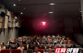 光影润邻里，汲取奋进力量
